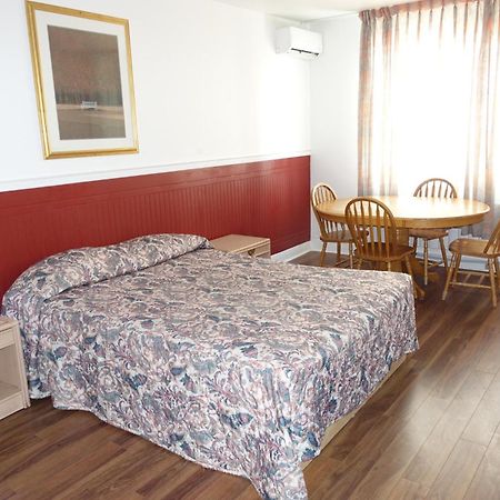Motel Pierre Montreal Room photo
