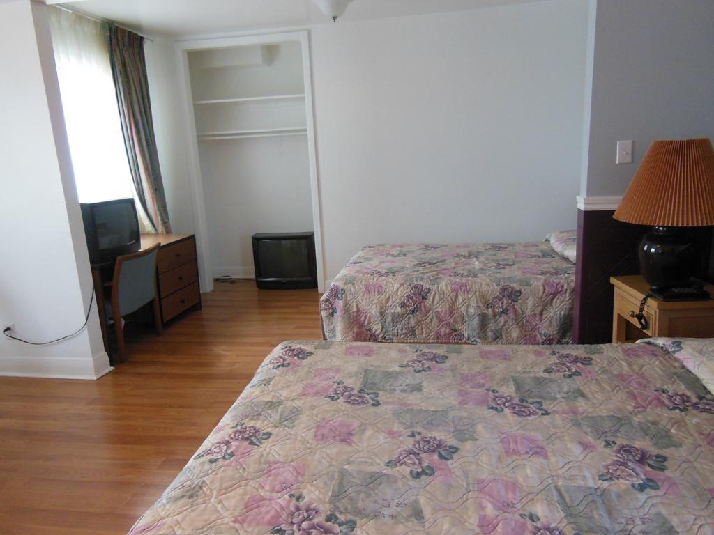 Motel Pierre Montreal Room photo